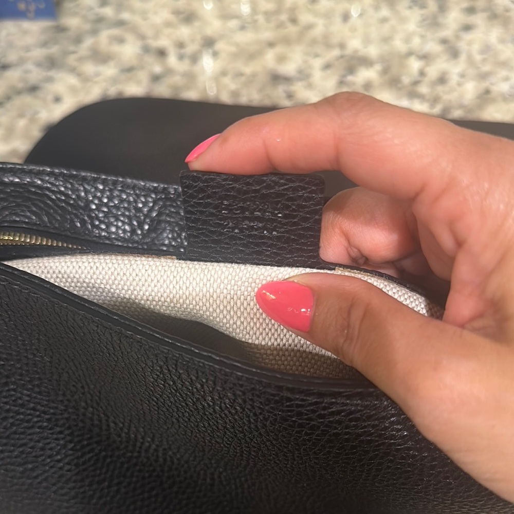 Gucci Black Textured Leather Wristlet - Picture 4 of 7